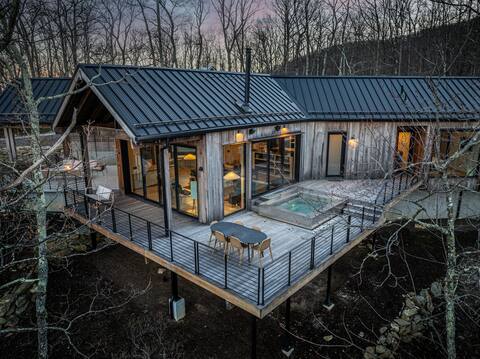 Zen in the Trees | Hot Tub • Forest Views • Wi-Fi