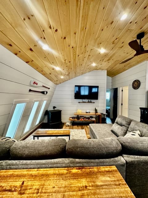Top Airbnb: Misty River Cabin Private Waterfront Pet-Friendly! in Bracebridge