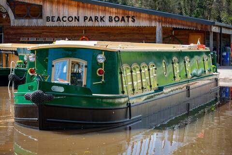 Drake, a luxury rural 2 bed Houseboat
