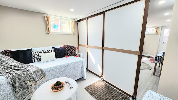 New Bright Lower Unit Apartment - Toronto