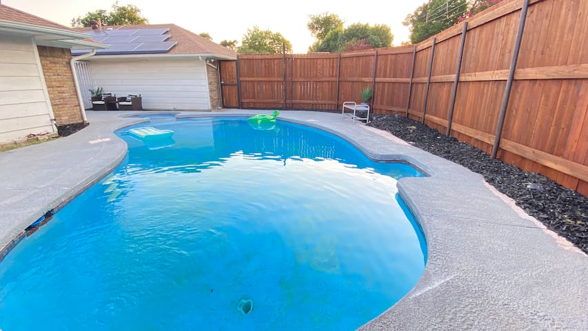 Family Vacation Home with Private Pool gallery image 2