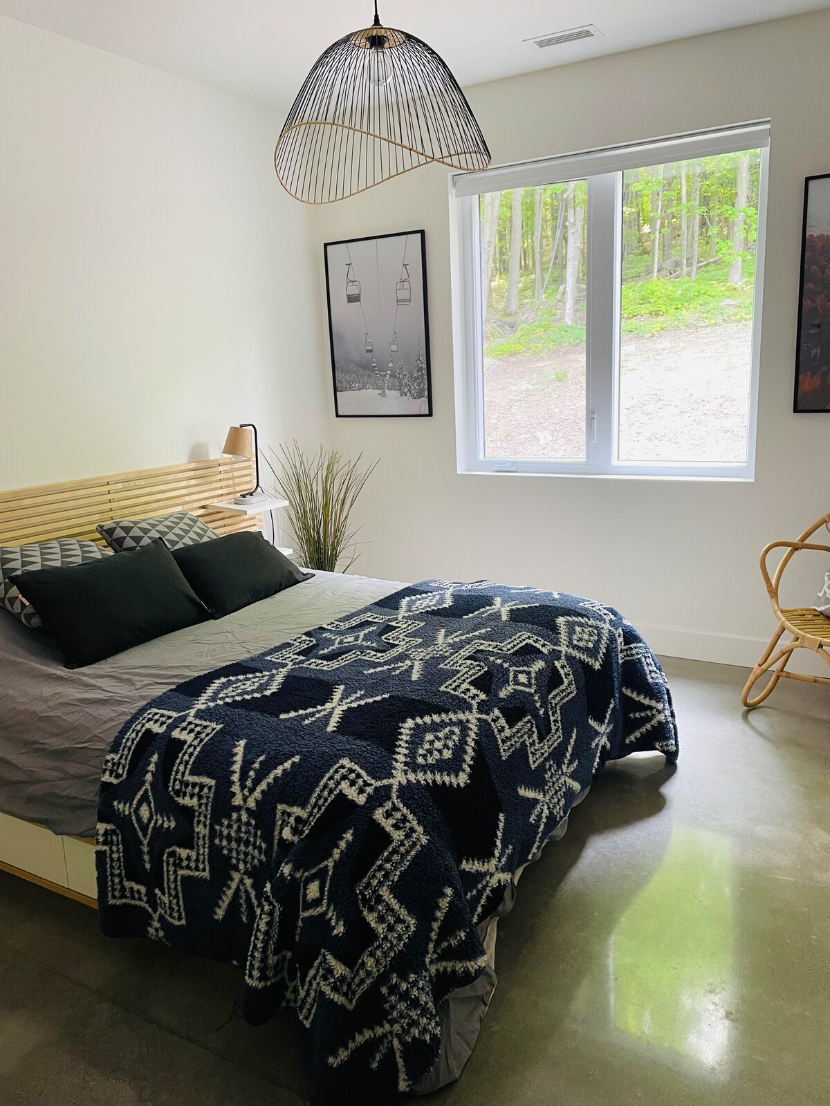 2e chambre avec lit queen / 2nd bedroom with queen bed 