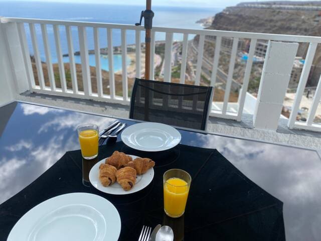 Entire home with 1 bedrooms in Puerto Rico de Gran Canaria - Sunset & Amadores Beach View Apartment