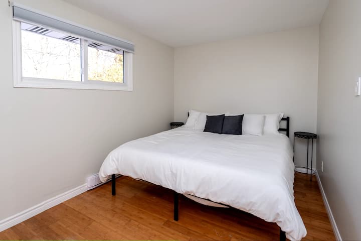 חדרי שינה נקיים ונוחים. 