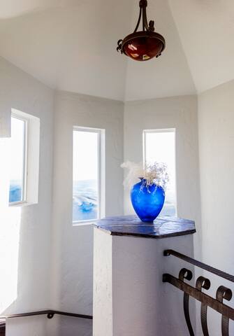 Red Barn Ranch: Peaceful Ridge Hideaway gallery image 3