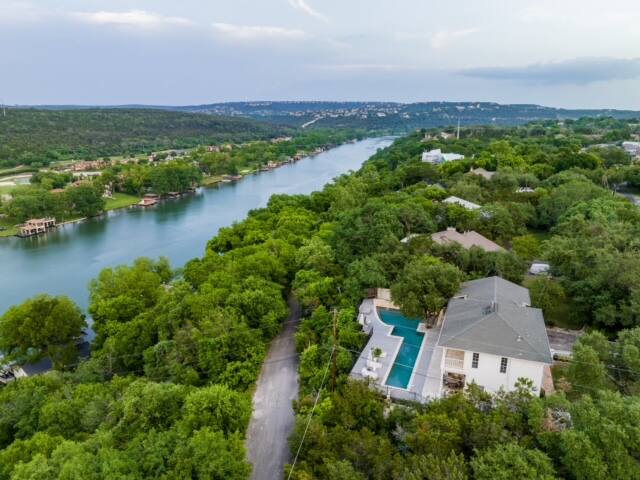Chateau Lake Austin gallery image 2