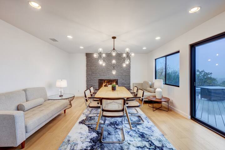 Sunset Panoramic Home w/ Pool gallery image 4