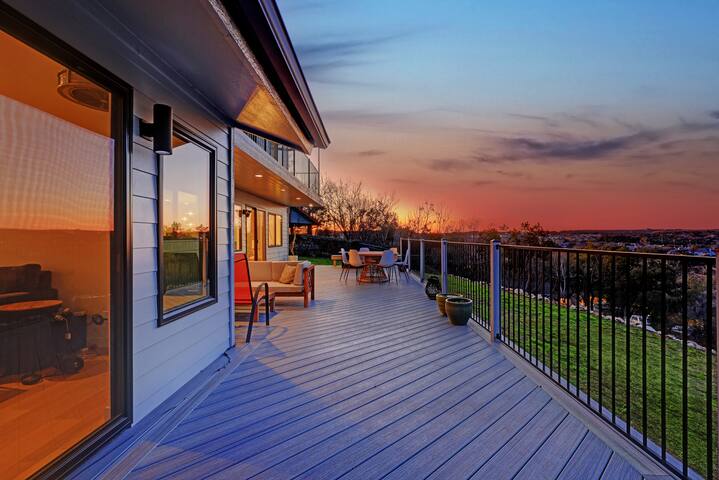 Sunset Panoramic Home w/ Pool gallery image 2