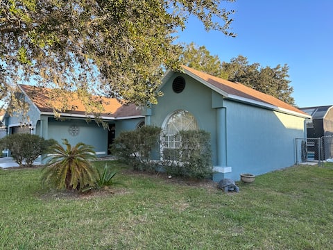 Cozy house 30 min from Disney!