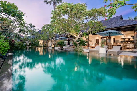 Spacious private villa with large pool in Canggu