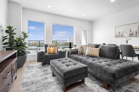 Hillside Apartment 506