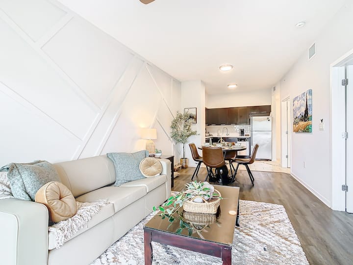 Pet Friendly Large 1 Bed/1bbath Condo At The Melia - Celebration, FL