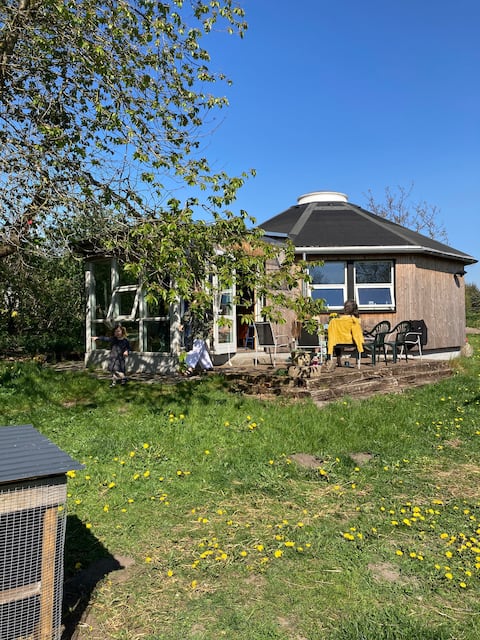 Guest house in the countryside with beautiful views - 8-sided house