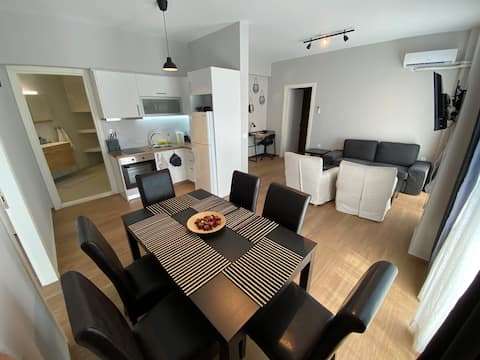 Successful Airbnb property: Ydrea Piraeus port apartment. in ΠΕΙΡΑΙΑΣ