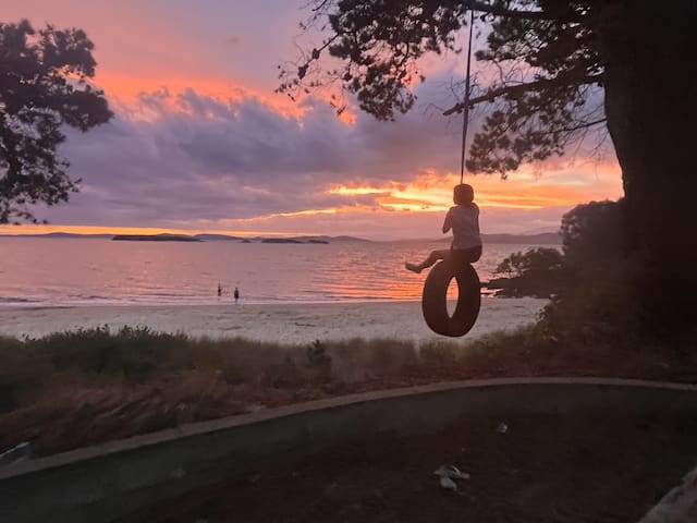 Blue Lagoon Beach House – On the Beach!