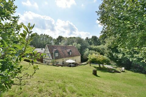 Beautiful farmhouse near Tongeren nature