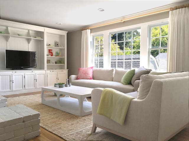 Sunny, boho-chic home near the Lake-Business Ready