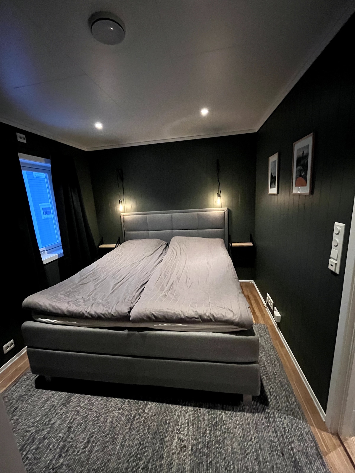 Საძინებელი 4, პირველი სართული.
Საწოლი 180x200.