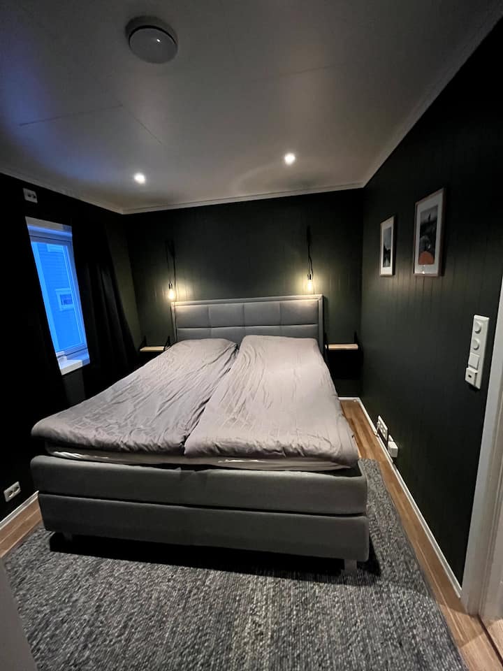 Спална соба 4, 1 кат.
Кревет 180x200.