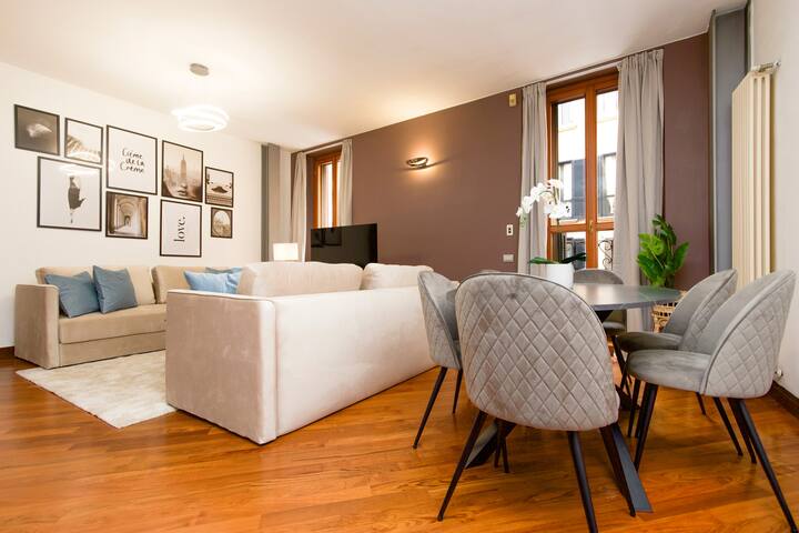 “Vista Brera” Penthouse in Brera+Jacuzzi Privata gallery image 4