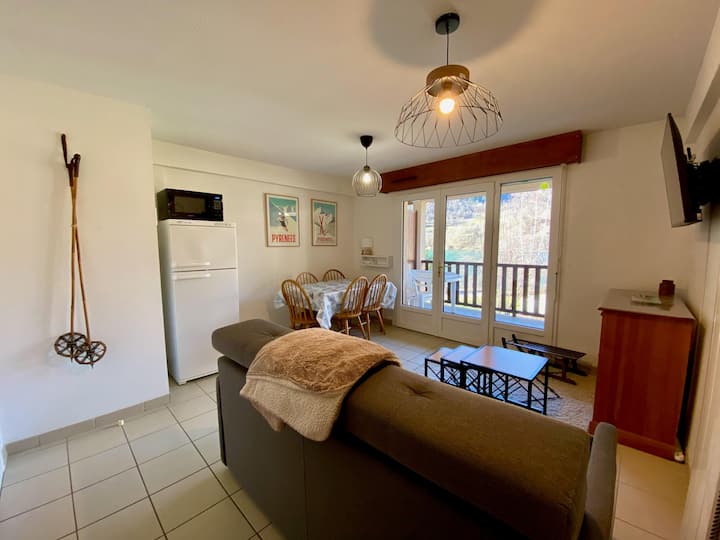 4 /5 person apartment with lake view