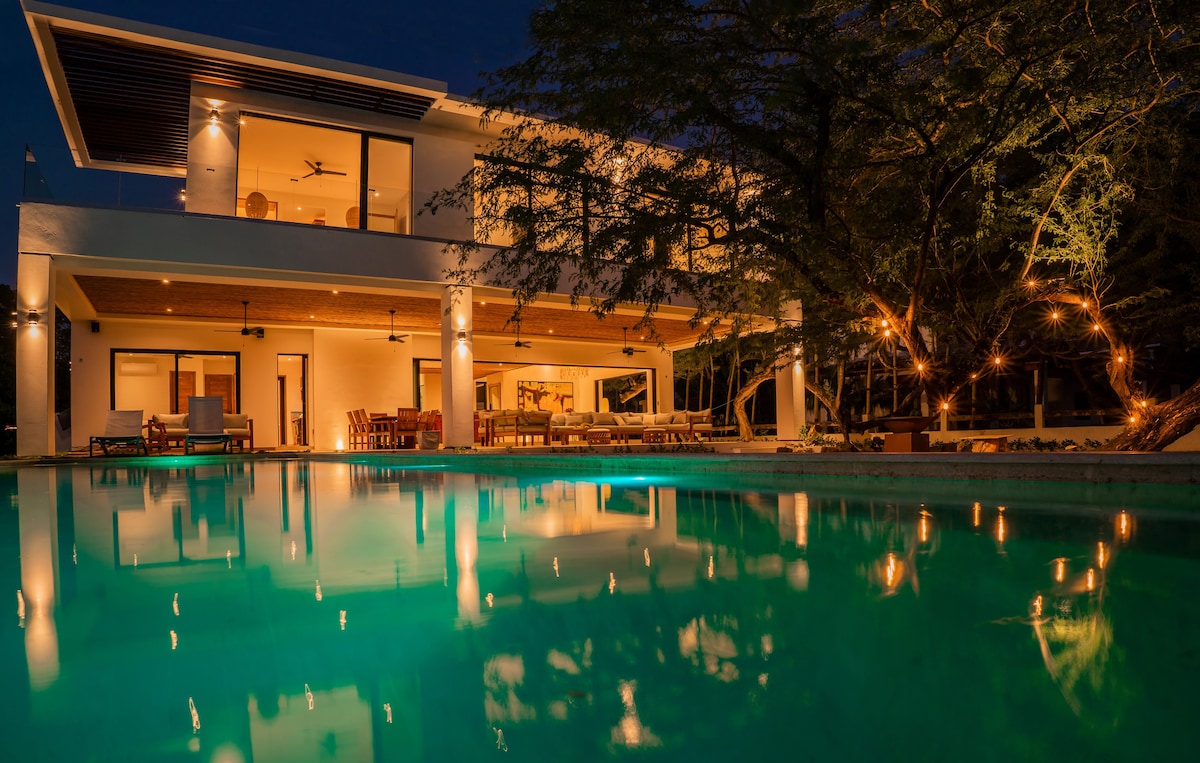 Deluxe Surf Front Sanctuary   9bd / 9.5 ba - Houses for Rent in Tola, Rivas, Nicaragua
