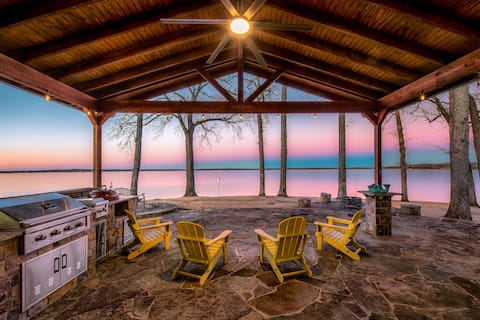 Perfect Lakehouse ~Dock w/ 2 slips ~Kayaks ~Ramp