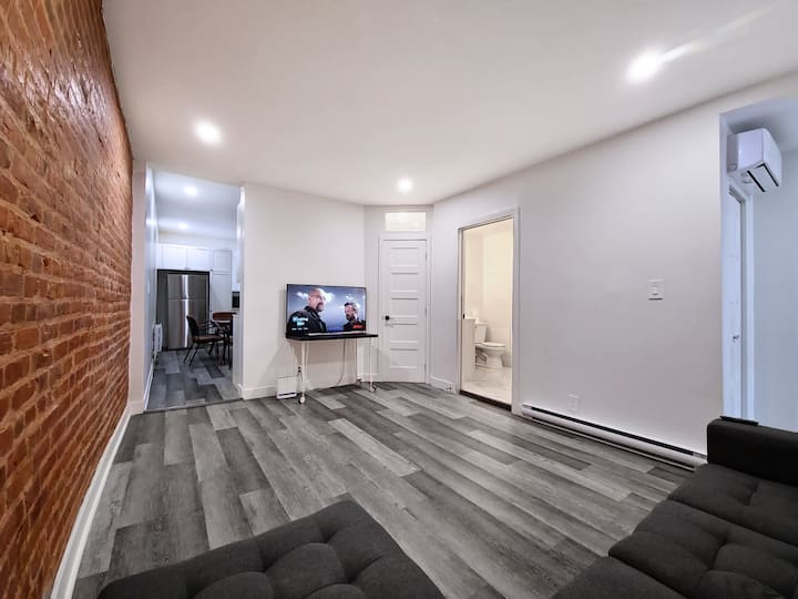 Deluxe Quiet 4 Bedroom Aprtmt + Convenient Parking - Longueuil