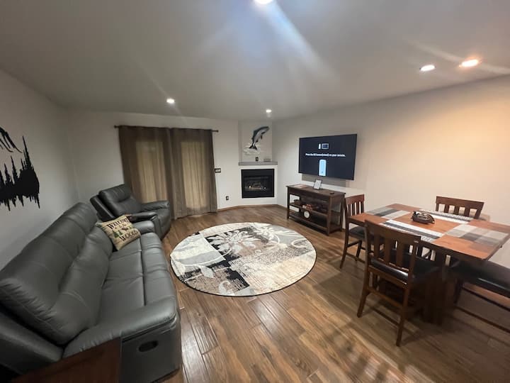 Rustic Cabin Modern Living - Wasilla, AK
