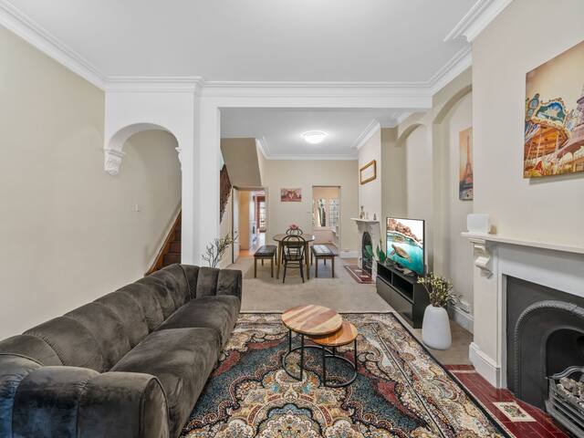 Fancy 4 BR (Parking)/ICC&Darling Harbour-8 mins gallery image 2