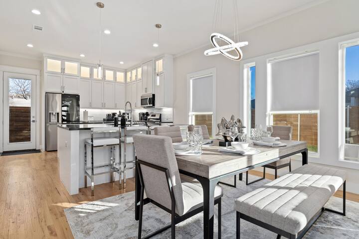 7 Bedroom Home | Near Downtown & Major Attractions gallery image 4