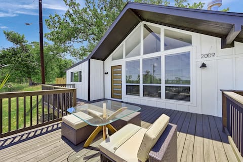 Cozy Cabin on Ground Floor with Lake View