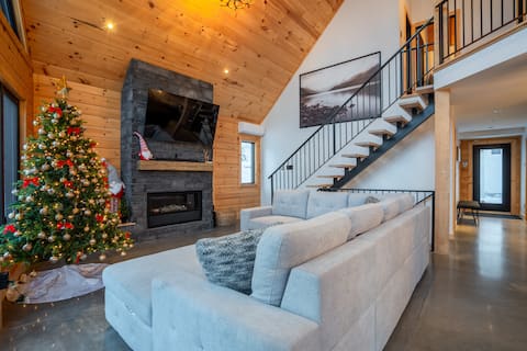 Popular Airbnb listing: Chalet Whiskey SPA and Arcade in Sainte Béatrix