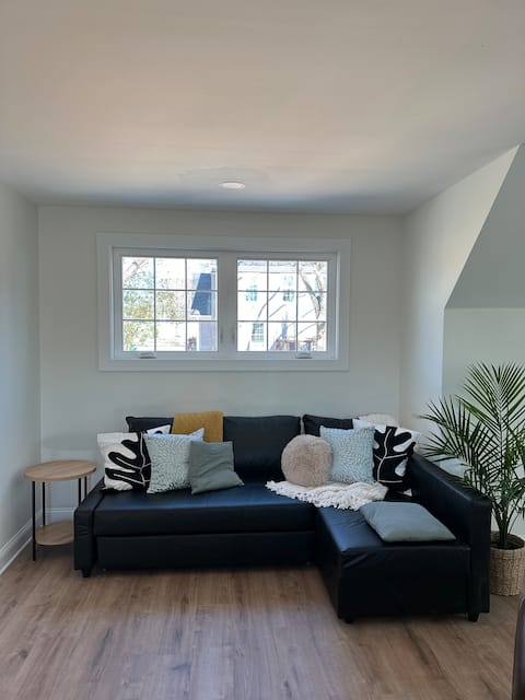 Top Airbnb: Chic Loft, Midwood Square in Plaza Midwood