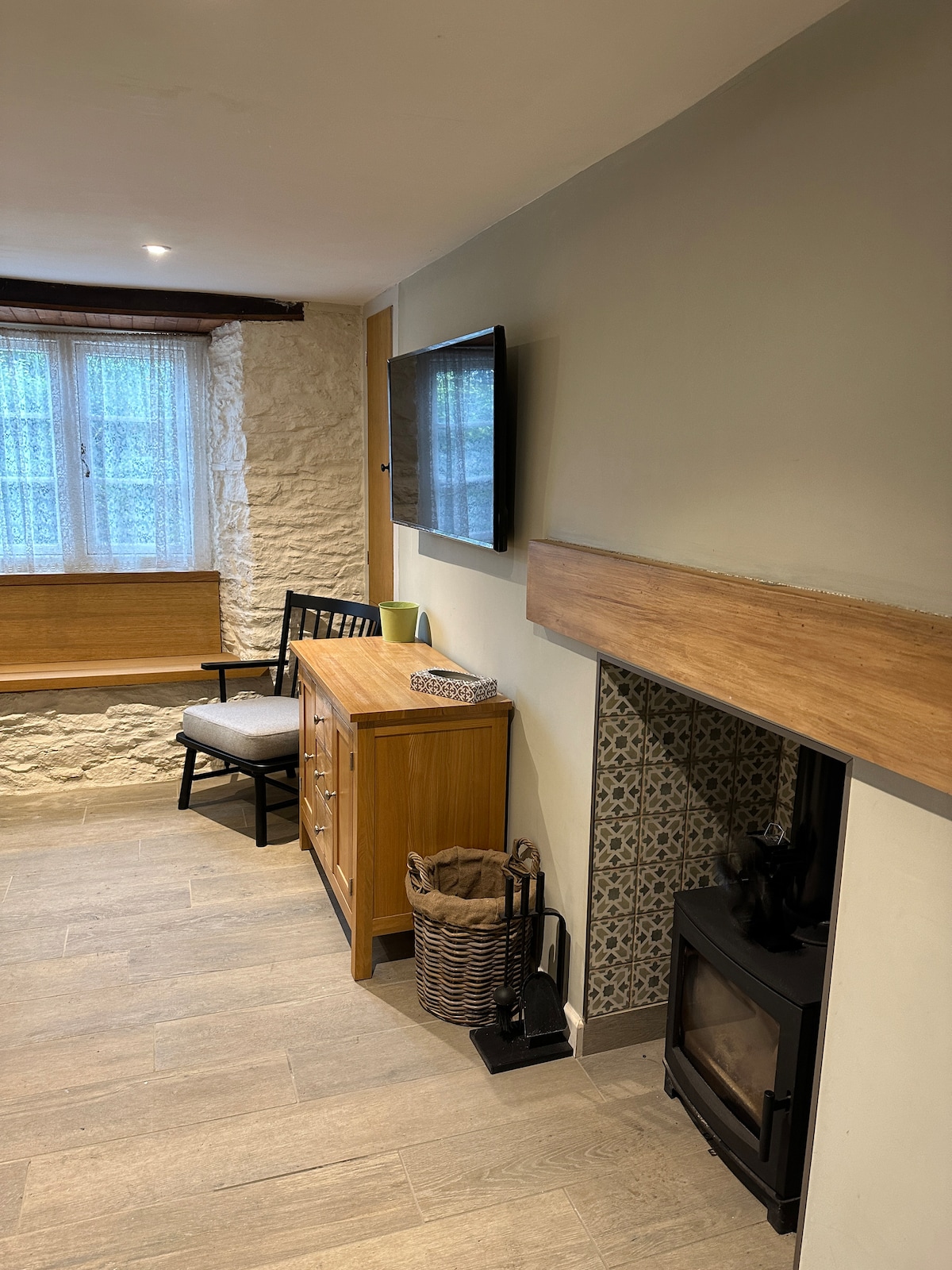 Top Airbnb: Quiet Family Escape | Village Pub | Near Totnes in Stoke Gabriel