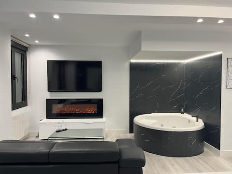 Black and White Suite Castro with Jacuzzi