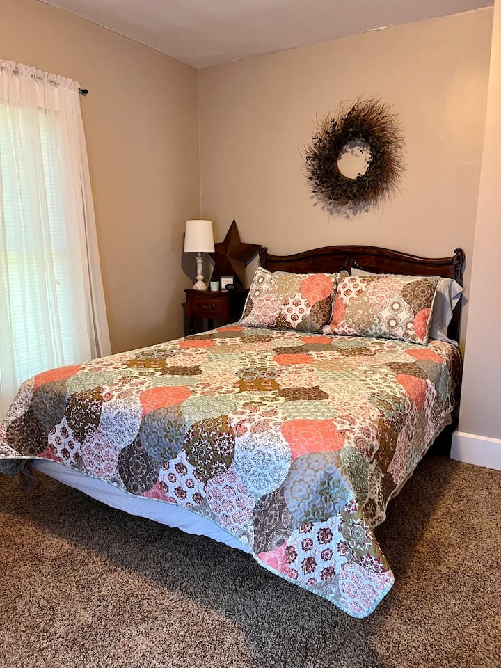 Საძინებელი #2 საწოლი 152 × 203 სმ.