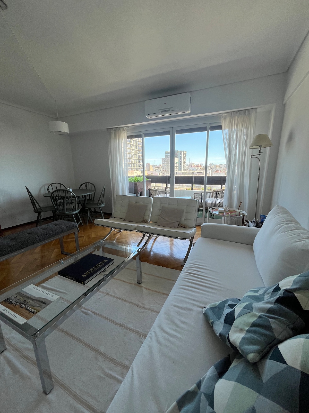Top Airbnb: Luminous apartment in Recoleta in Retiro