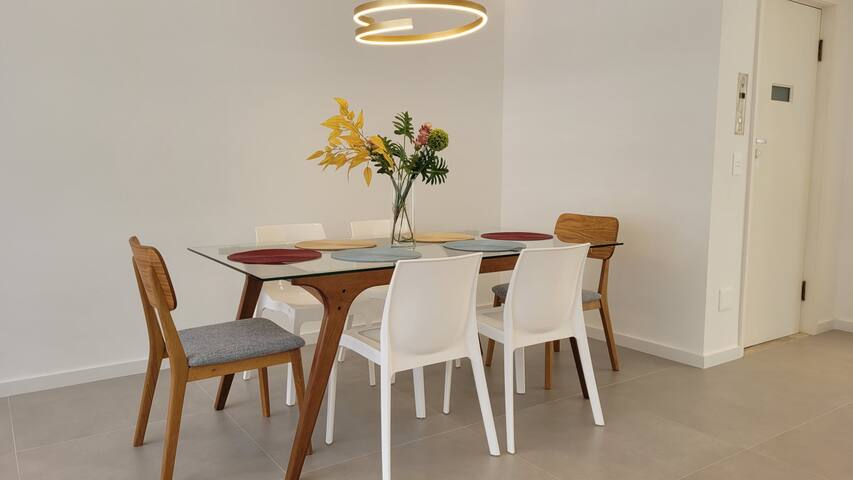 Beautiful 2 bedroom apartment with Oceanview gallery image 5