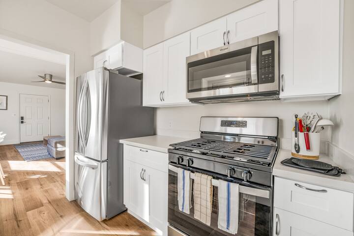 Sleeps 52! 28 Beds! AC! Steps2Beach! 10 homes-in-1 gallery image 5