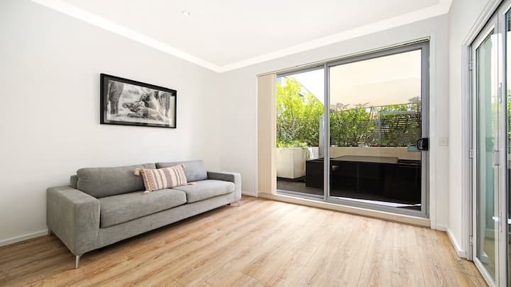 Ettalong Beach - Poolside Luxury - Ettalong Beach