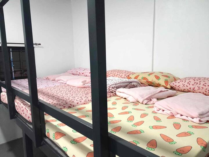 მე-2 ტერასაზე შესაძლებელია 6 ზრდასრულის განთავსება... 