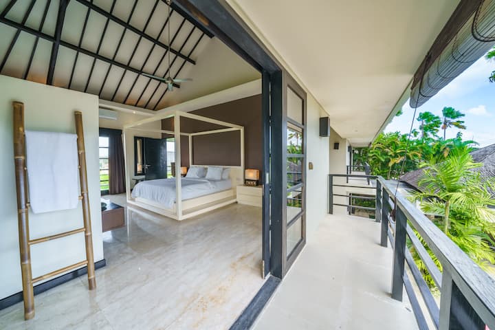 Svetlá a prívetivá spálňa pripravená ponúknuť pokojné noci.