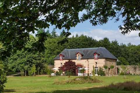 Lovely house with pool in French Brittany