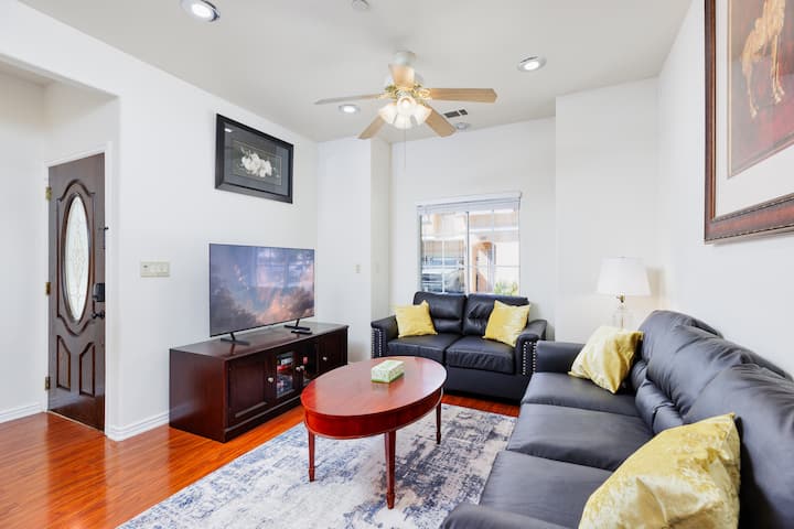 Quiet Family Home - 20 Minutes From Disneyland - Yorba Linda, CA