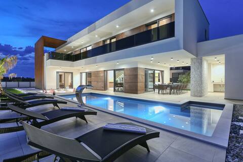 Vila Golden sun with heated pool