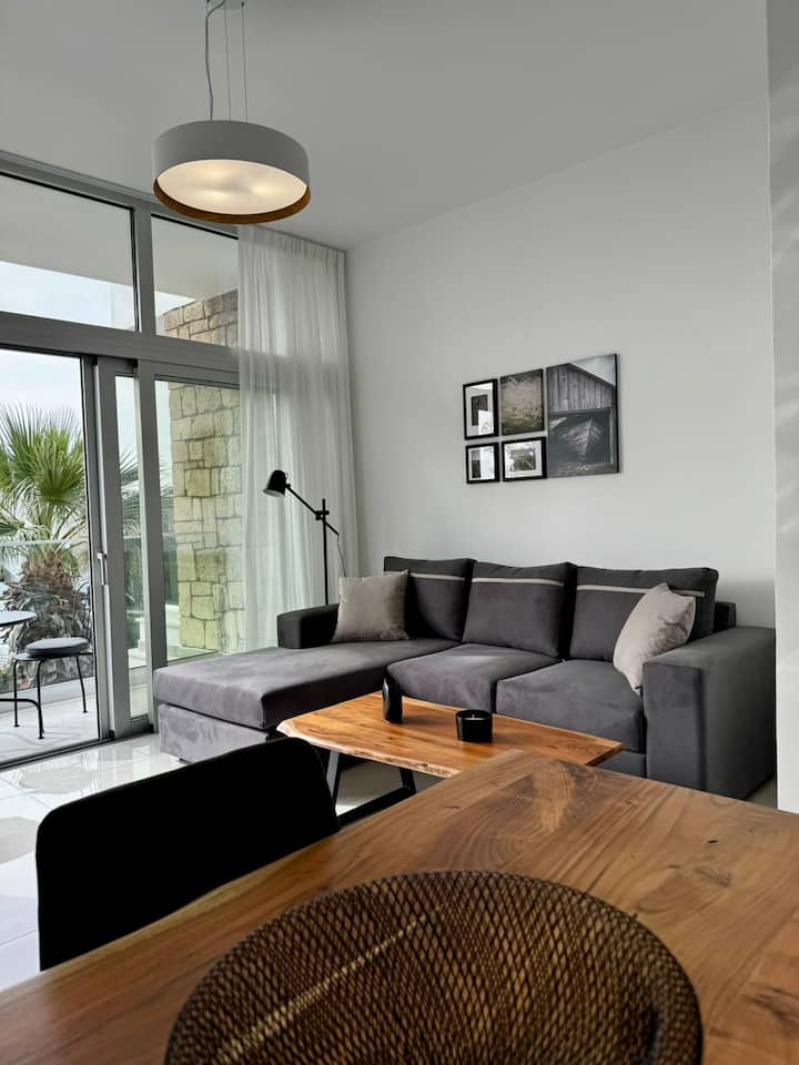 Seaside Gem 2-beds Apt - Pafos