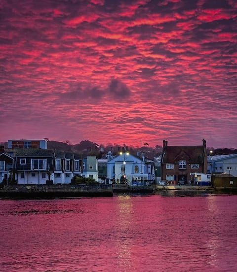 Top performing Airbnb: Lovely Conv. Church, East Cowes in Isle Of Wight