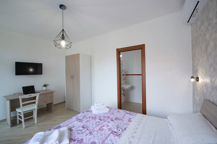 HedraRooms - bedroom and kitchen - S - Apartments for Rent in Pianillo,  Campania, Italy - Airbnb