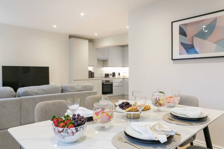 Chic 2Bed with Luxury Amenities in Covent Garden gallery image 2